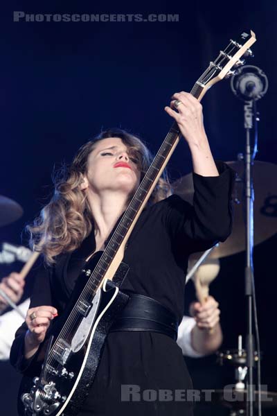 ANNA CALVI - 2014-08-15 - SAINT MALO - Fort de St Pere - 